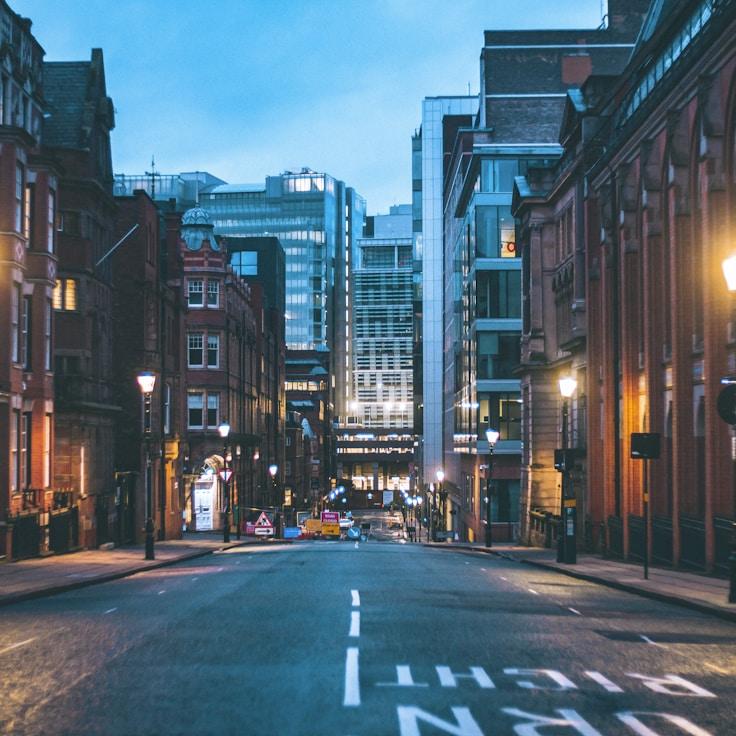 Olivia Carter - Expat family life guide in United Kingdom